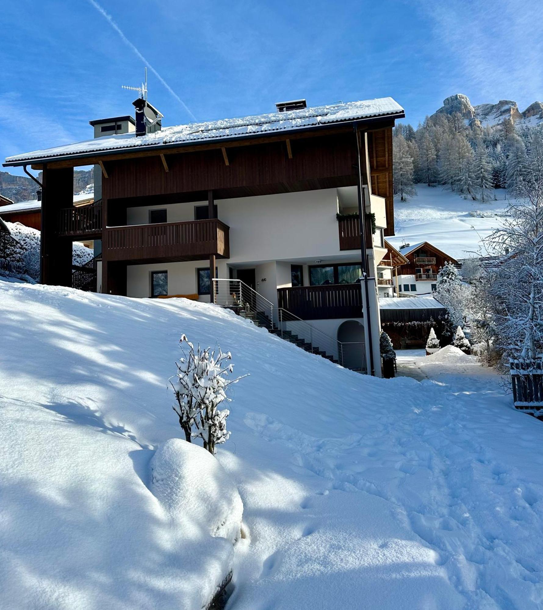 Apartment Ciasa Laoi San Cassiano  Exteriör bild