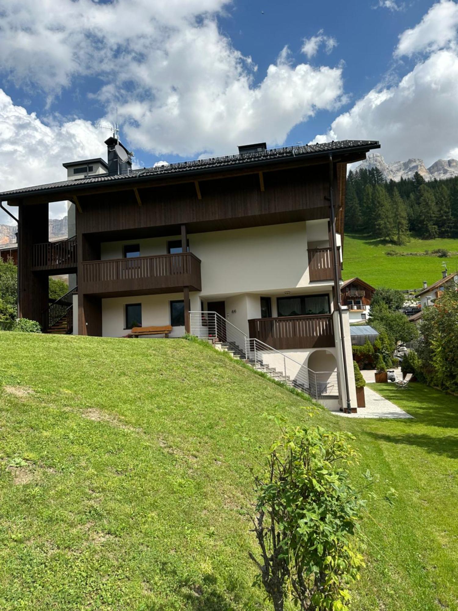 Apartment Ciasa Laoi San Cassiano  Exteriör bild
