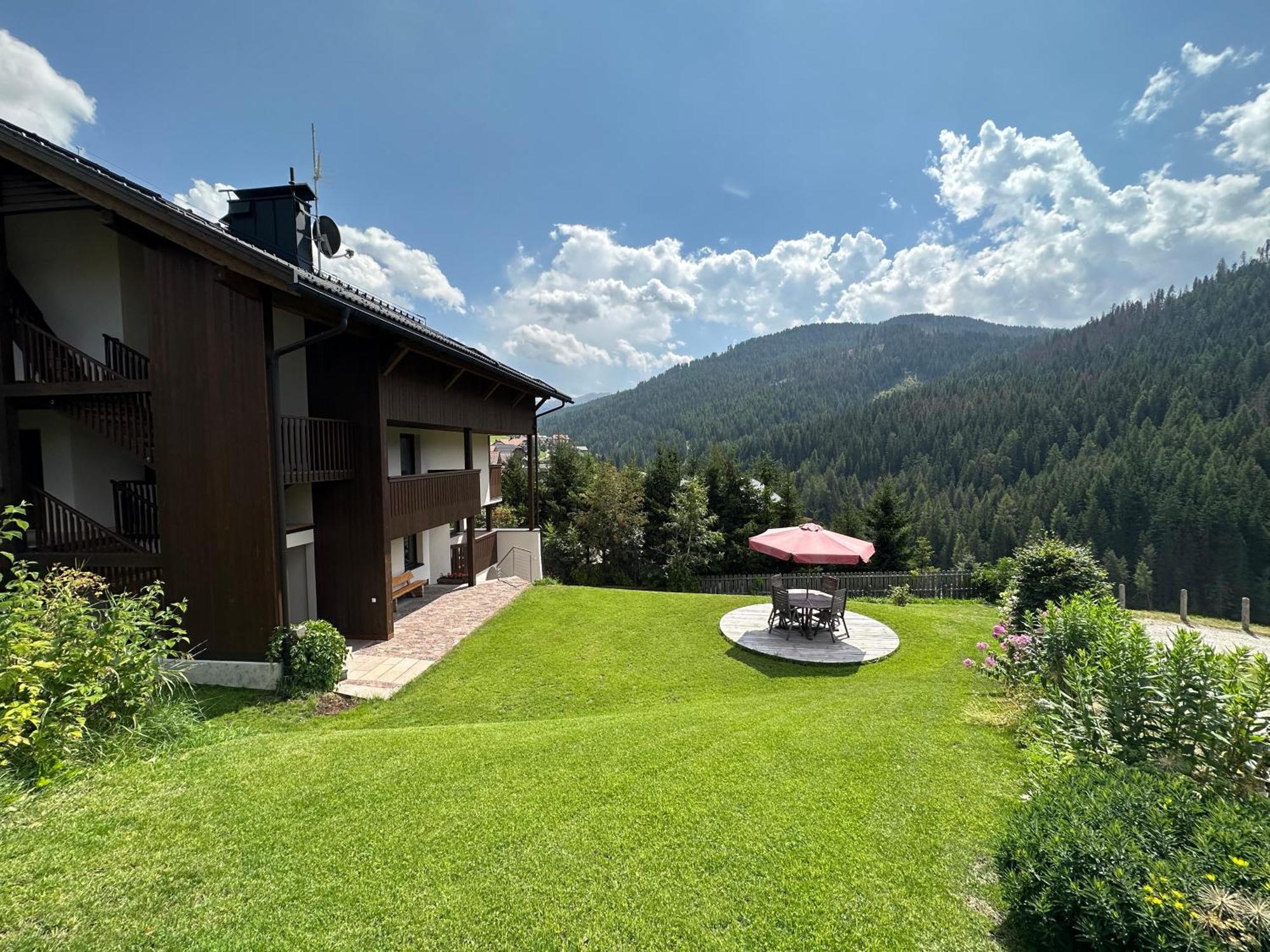 Apartment Ciasa Laoi San Cassiano  Exteriör bild