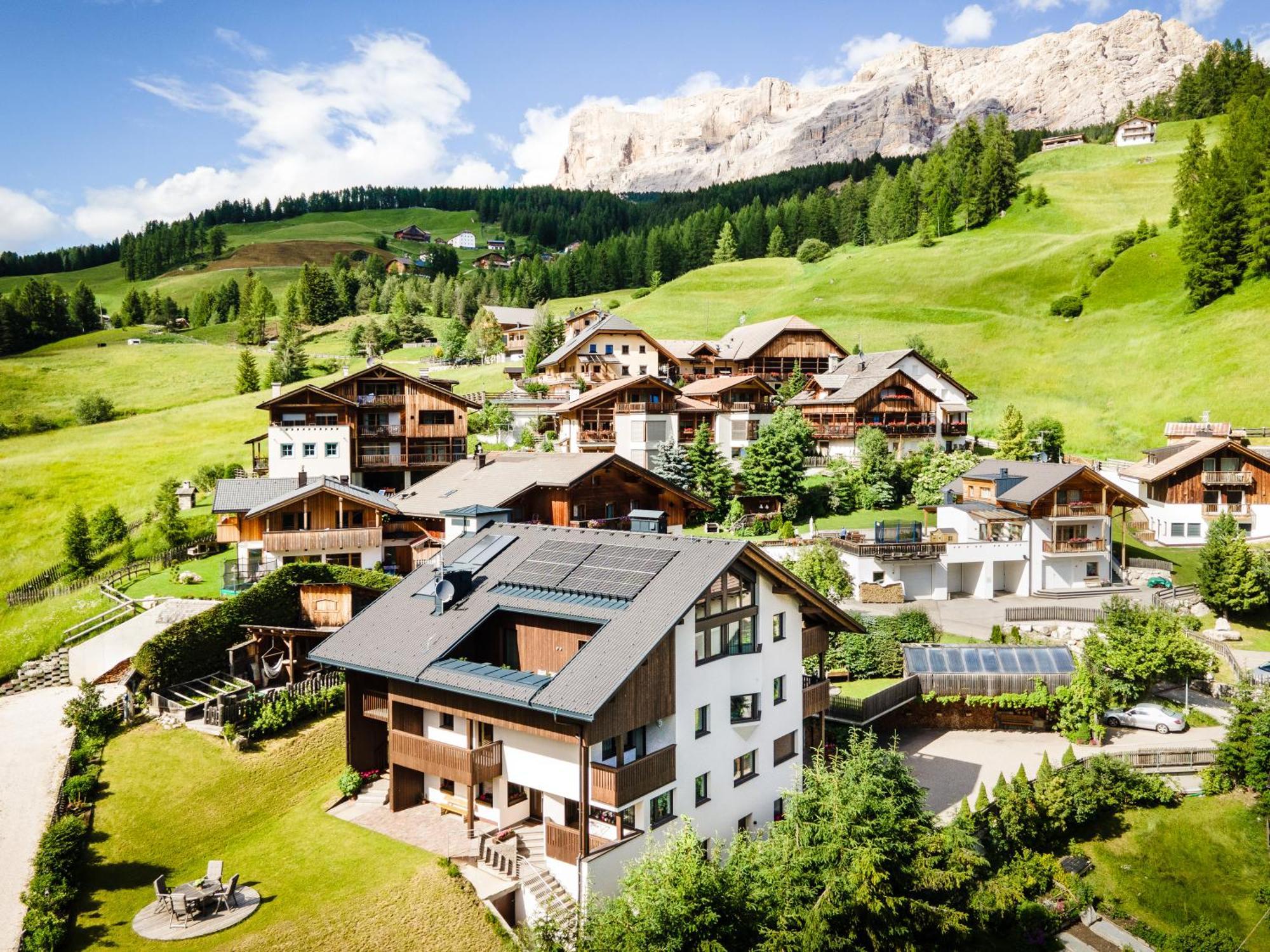 Apartment Ciasa Laoi San Cassiano  Exteriör bild