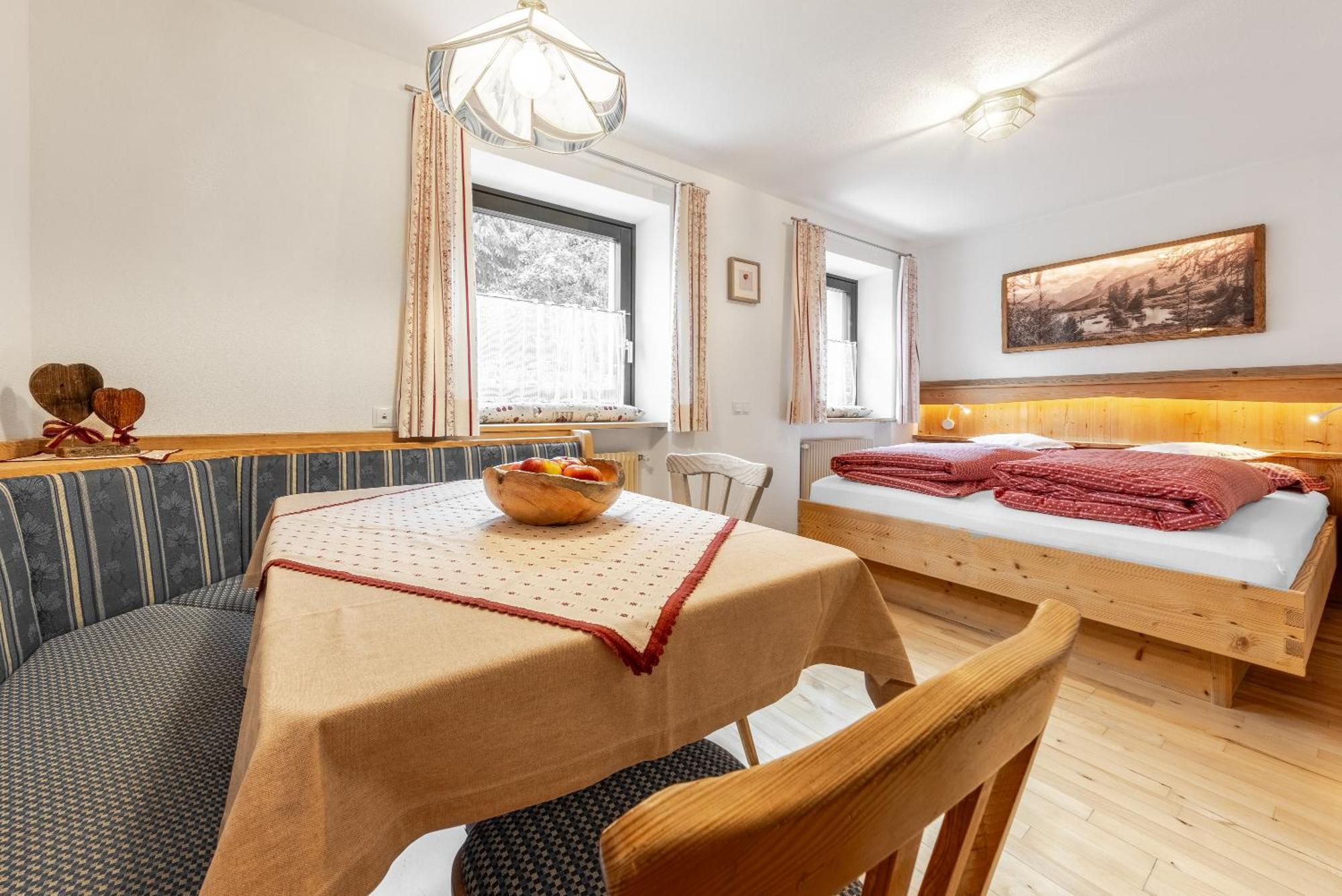Apartment Ciasa Laoi San Cassiano  Exteriör bild