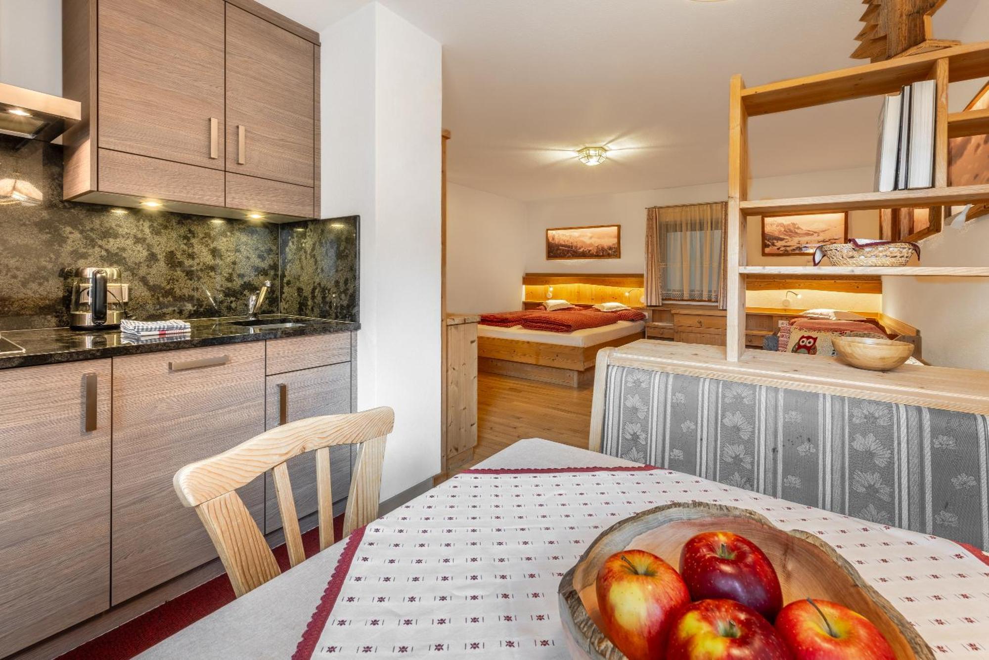 Apartment Ciasa Laoi San Cassiano  Exteriör bild