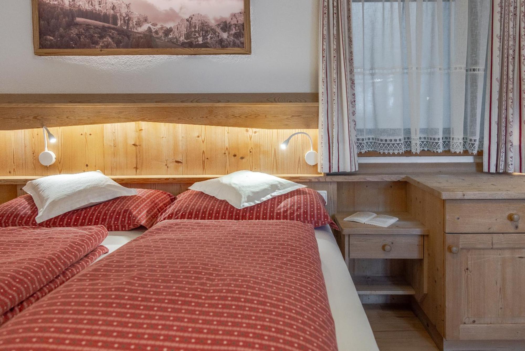 Apartment Ciasa Laoi San Cassiano  Exteriör bild